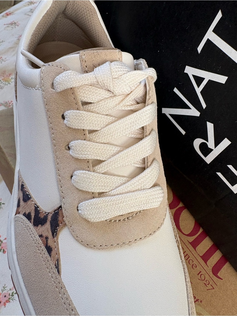 Naturalizer Women's Beige, White & Leopard Accent Lace-Up Sneaker,size 5.5.